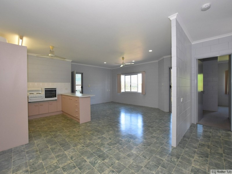 33 Hielscher Street, Tully QLD 4854