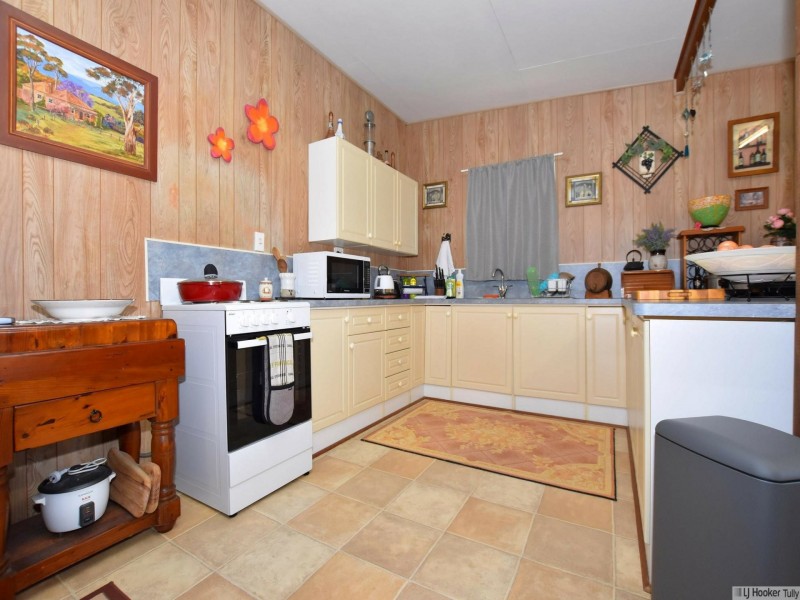 8 Grevillea Street, Tully Heads QLD 4854