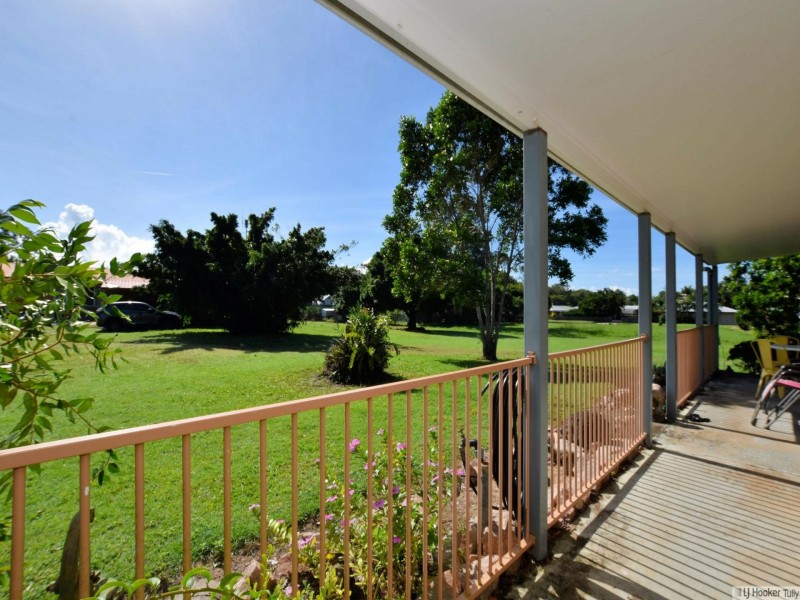 8 Grevillea Street, Tully Heads QLD 4854