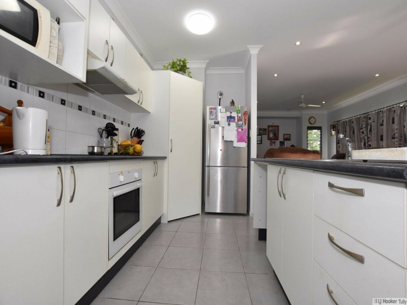 12 Muir Street, Tully Heads QLD 4854