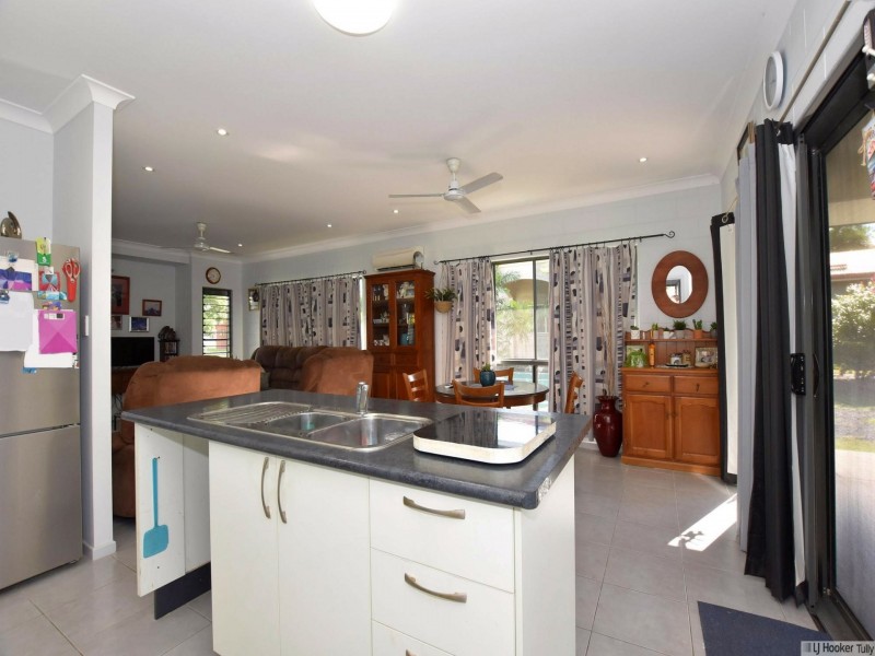 12 Muir Street, Tully Heads QLD 4854