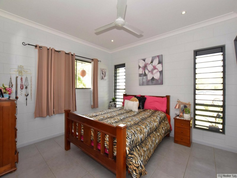 12 Muir Street, Tully Heads QLD 4854