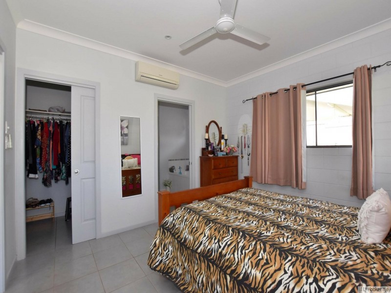 12 Muir Street, Tully Heads QLD 4854