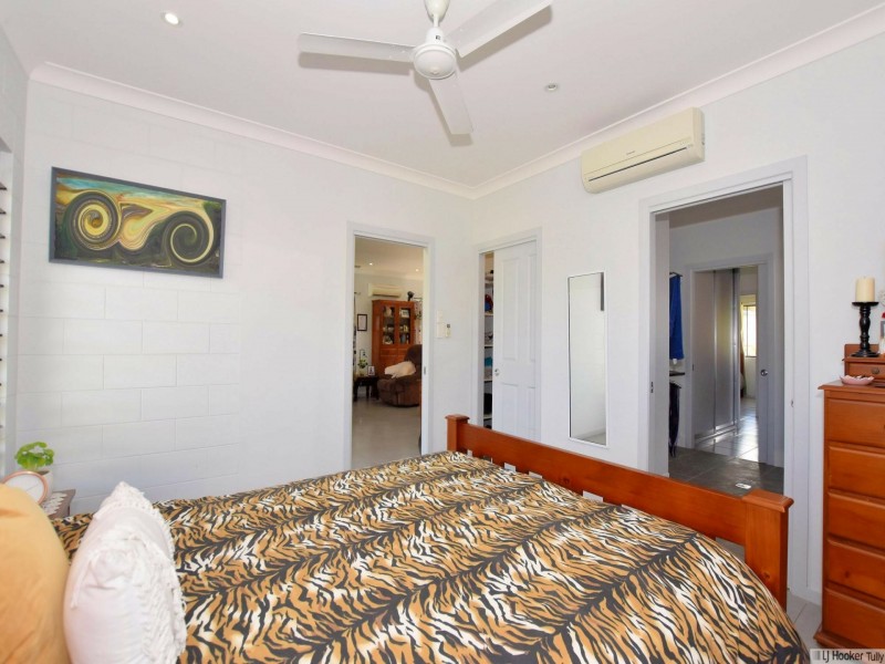 12 Muir Street, Tully Heads QLD 4854