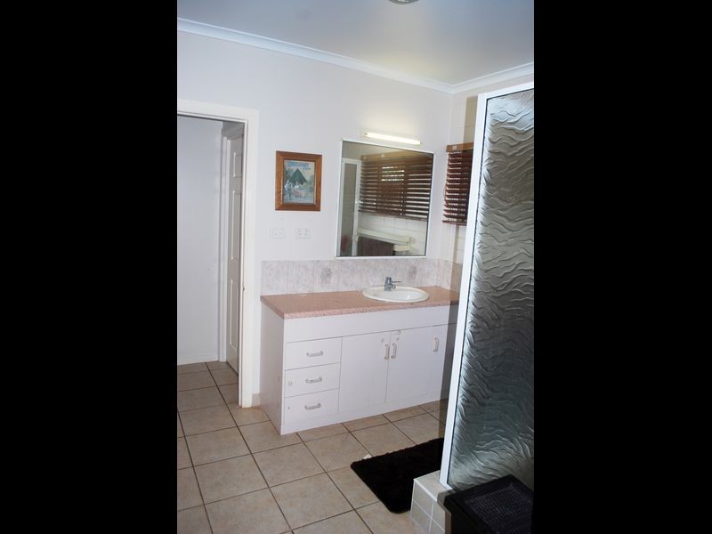 4 Maple Terrace, Tully QLD 4854