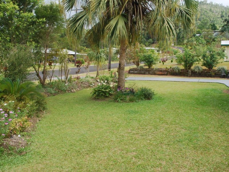 4 Maple Terrace, Tully QLD 4854