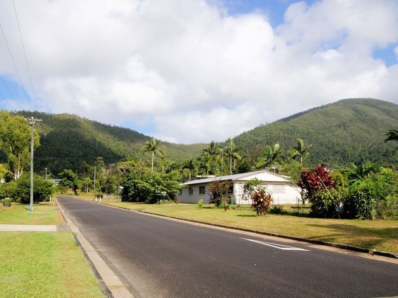 1 Millwood Street, Tully QLD 4854