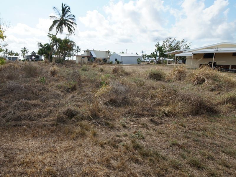 12 Costigan Street, Tully Heads QLD 4854
