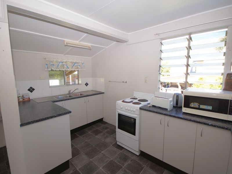 13 Trower Street, Tully QLD 4854