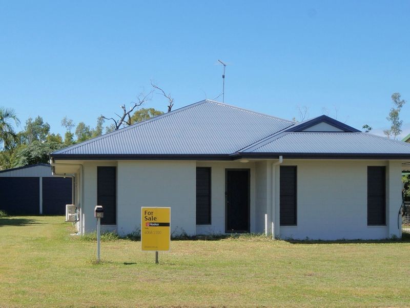 12 Muir Street, Tully Heads QLD 4854