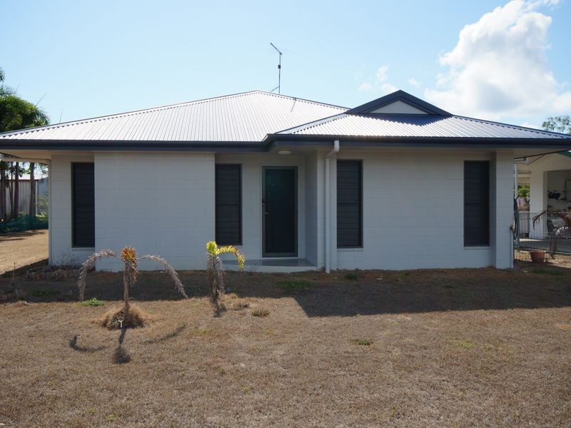 12 Muir Street, Tully Heads QLD 4854