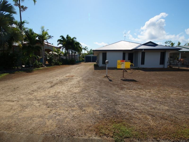 12 Muir Street, Tully Heads QLD 4854