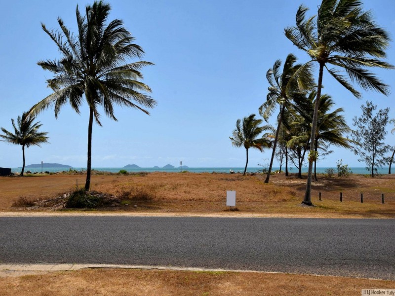 27 Taylor Street, Tully Heads QLD 4854