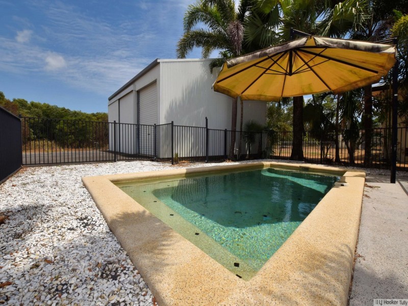 27 Taylor Street, Tully Heads QLD 4854