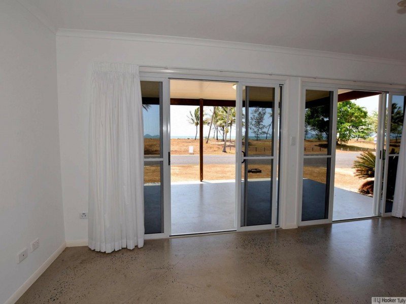 27 Taylor Street, Tully Heads QLD 4854