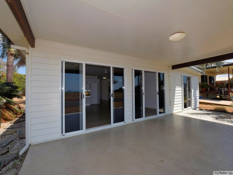 27 Taylor Street, Tully Heads QLD 4854