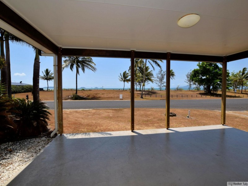 27 Taylor Street, Tully Heads QLD 4854