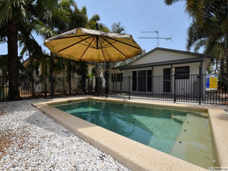 27 Taylor Street, Tully Heads QLD 4854