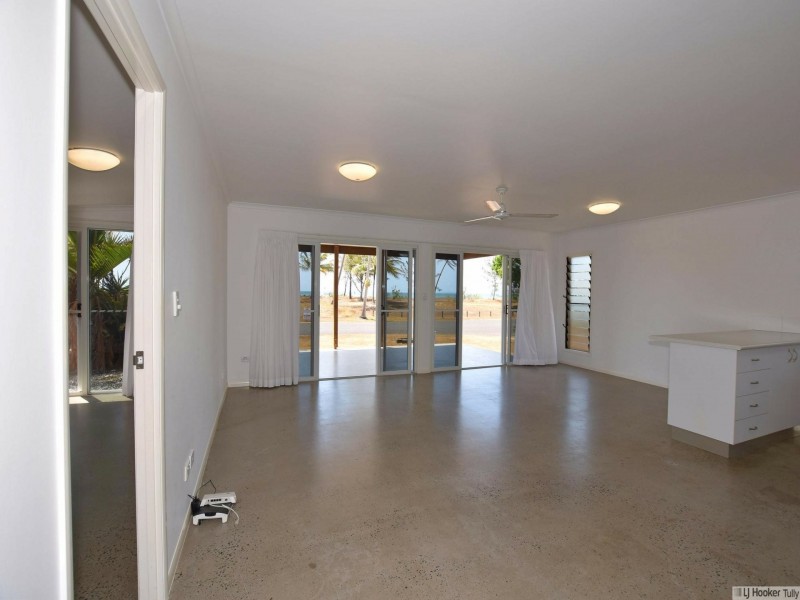 27 Taylor Street, Tully Heads QLD 4854