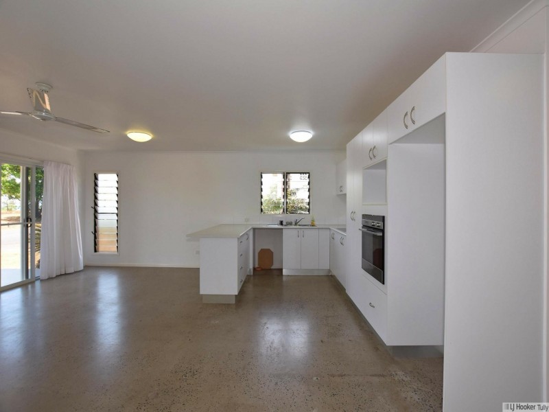 27 Taylor Street, Tully Heads QLD 4854