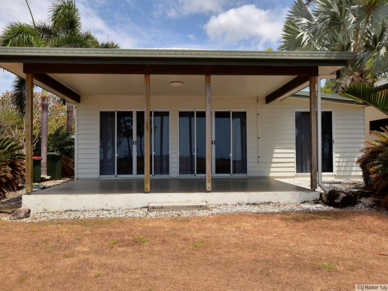 27 Taylor Street, Tully Heads QLD 4854