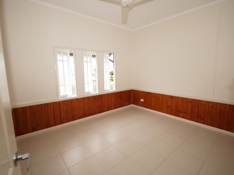 19 Black Street, Tully QLD 4854