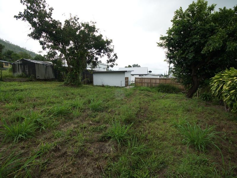 19 Black Street, Tully QLD 4854