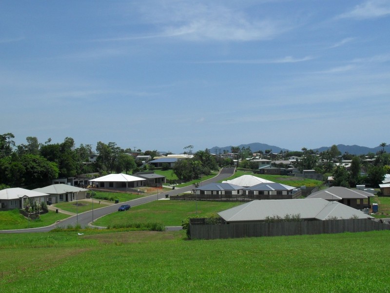 34 & 30 Belvedere Av, Belvedere QLD 4860