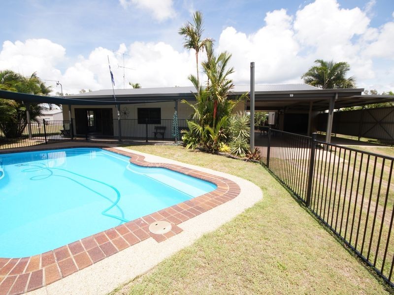 19 Casuarina Street, Tully Heads QLD 4854