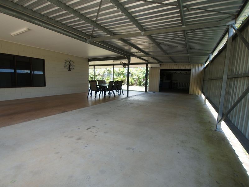 19 Casuarina Street, Tully Heads QLD 4854