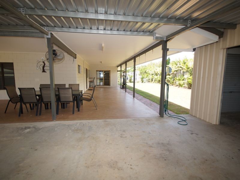 19 Casuarina Street, Tully Heads QLD 4854