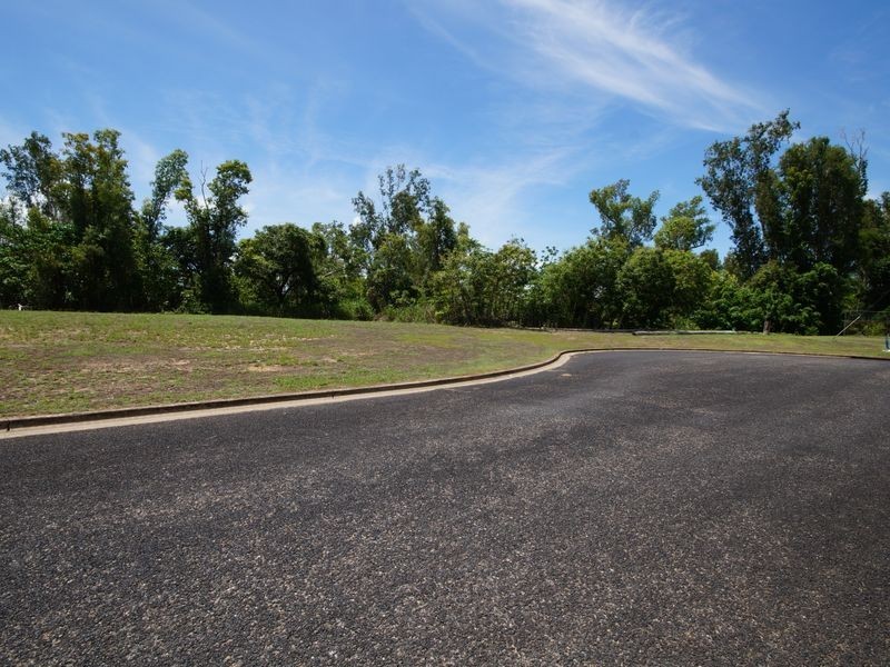 19 Casuarina Street, Tully Heads QLD 4854