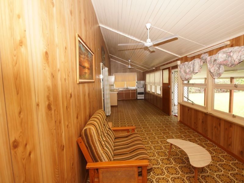 6 Curtis Street, Tully QLD 4854