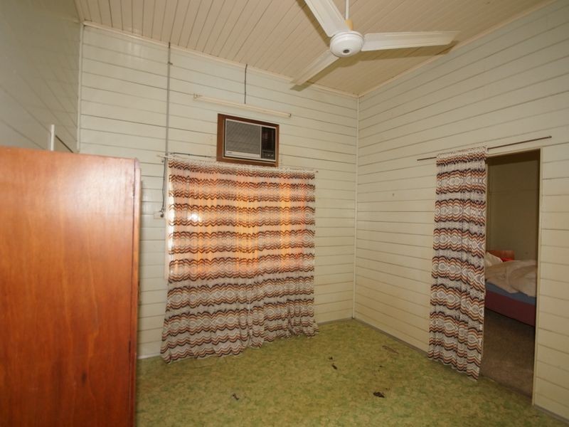 6 Curtis Street, Tully QLD 4854