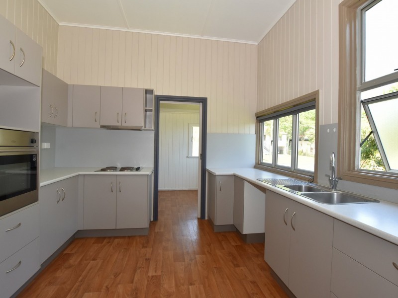 8 Mars Street, Tully QLD 4854