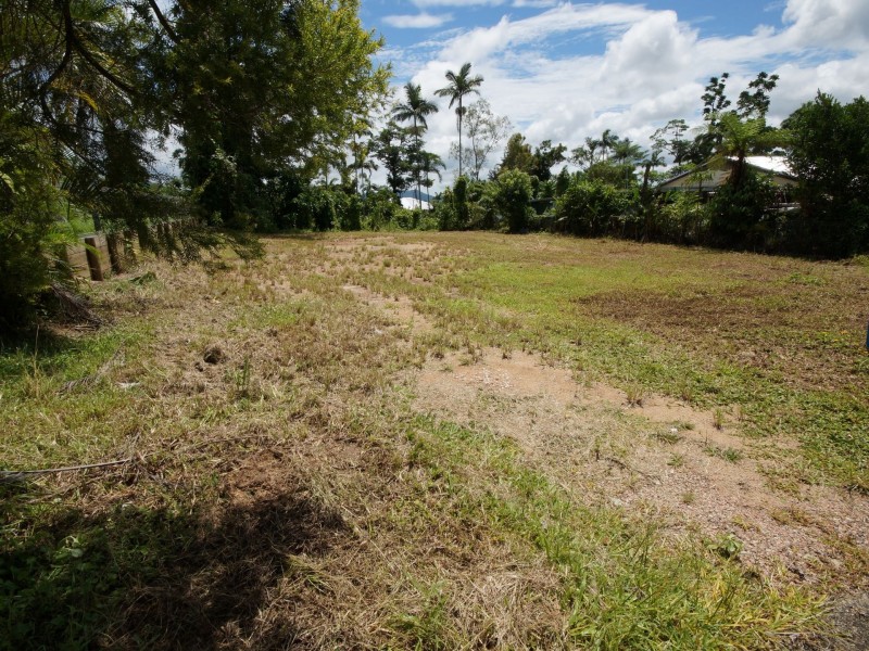 10 Parmeter Street, Tully QLD 4854