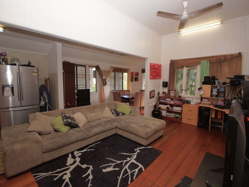 11 Trower Street, Tully QLD 4854