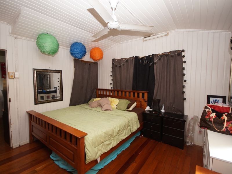 11 Trower Street, Tully QLD 4854