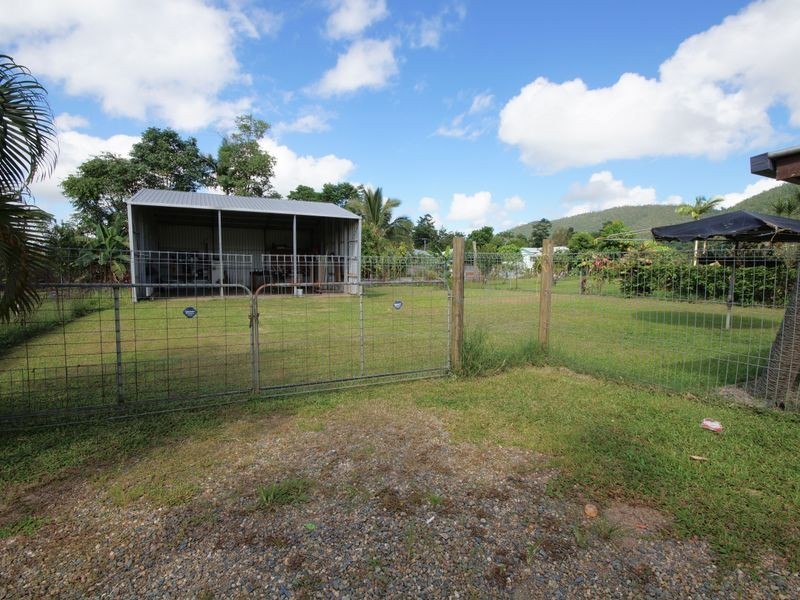 11 Trower Street, Tully QLD 4854
