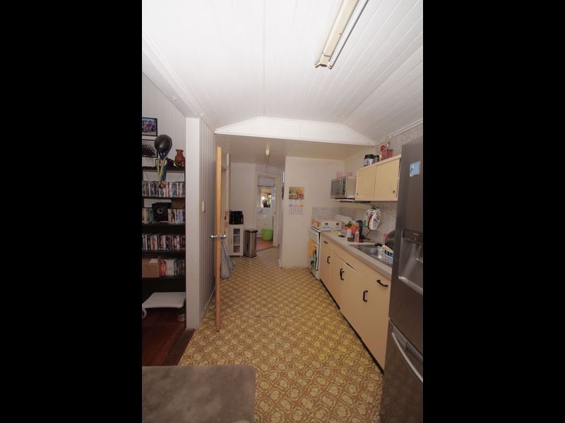 11 Trower Street, Tully QLD 4854