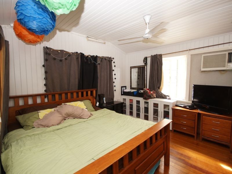 11 Trower Street, Tully QLD 4854