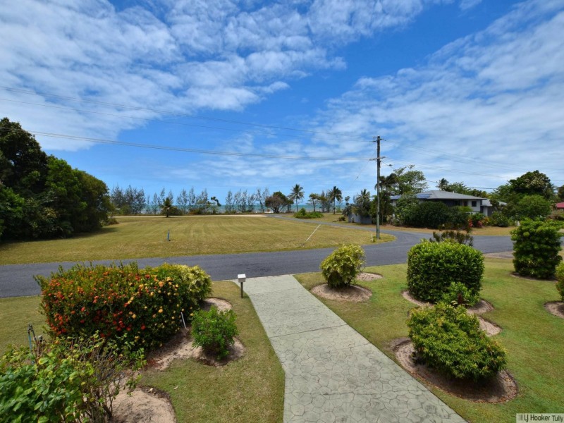 67 Taylor Street, Tully Heads QLD 4854