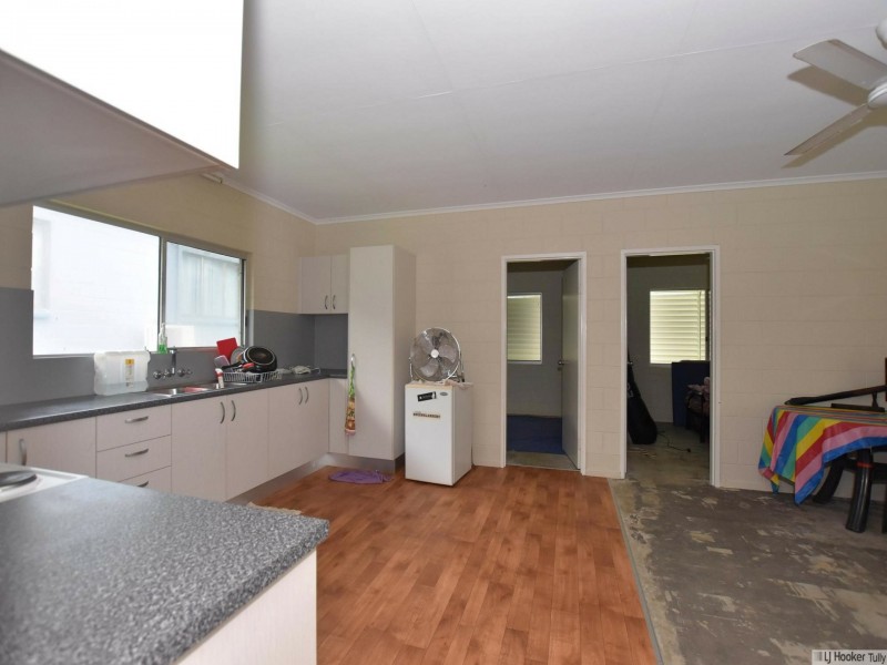 31 Taylor Street, Tully Heads QLD 4854