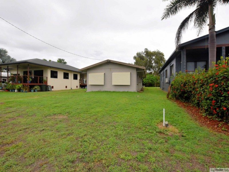 31 Taylor Street, Tully Heads QLD 4854