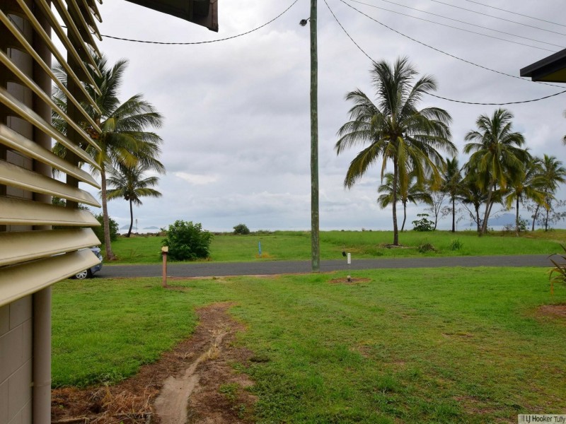 31 Taylor Street, Tully Heads QLD 4854