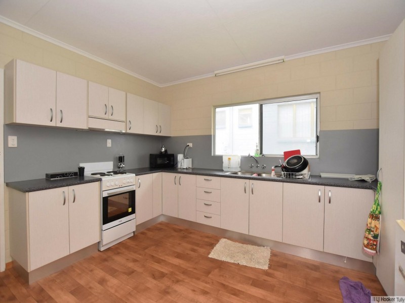 31 Taylor Street, Tully Heads QLD 4854