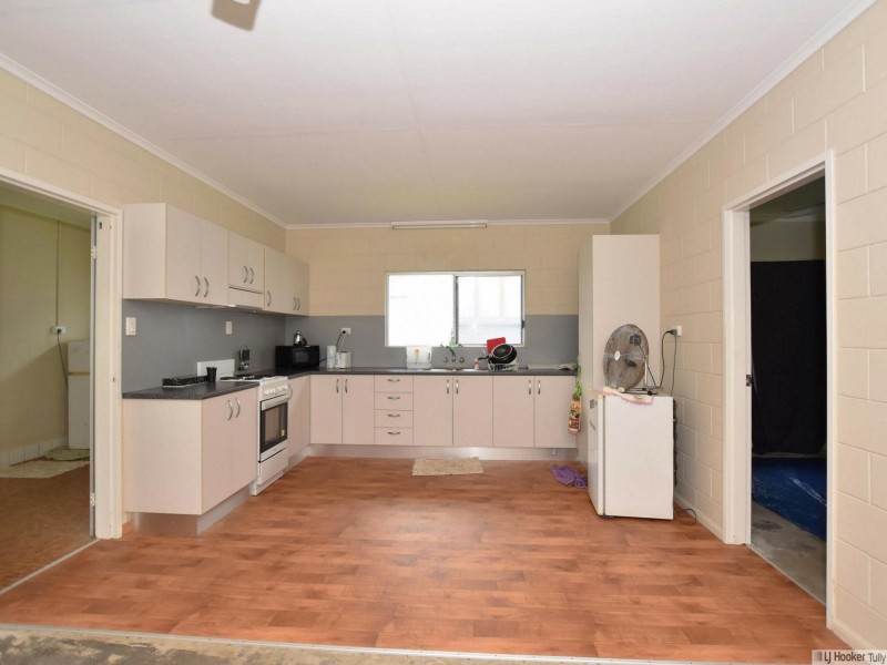 31 Taylor Street, Tully Heads QLD 4854