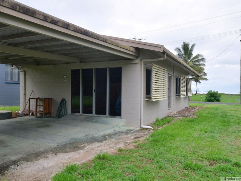31 Taylor Street, Tully Heads QLD 4854