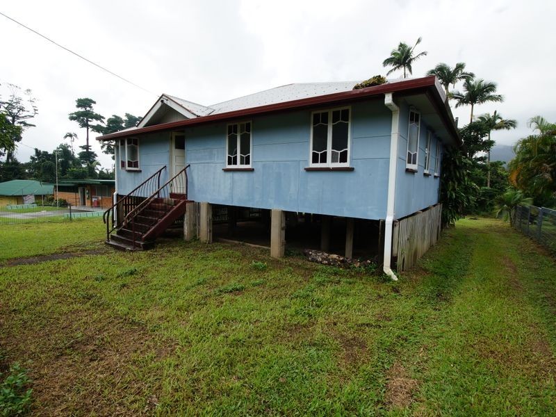 27 McQuillen Street, Tully QLD 4854