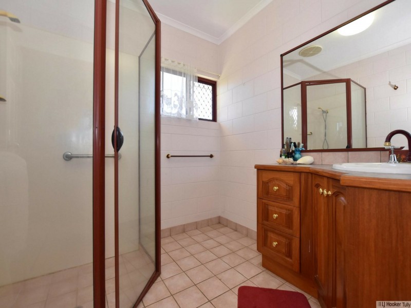 16 Pease Street, Tully QLD 4854